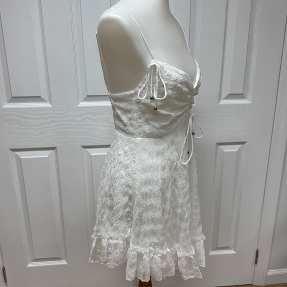 Selfie Leslie Ruffle Hem‎ Babydoll Dress White - Size S - NEW With Tags. - Picture 2 of 14